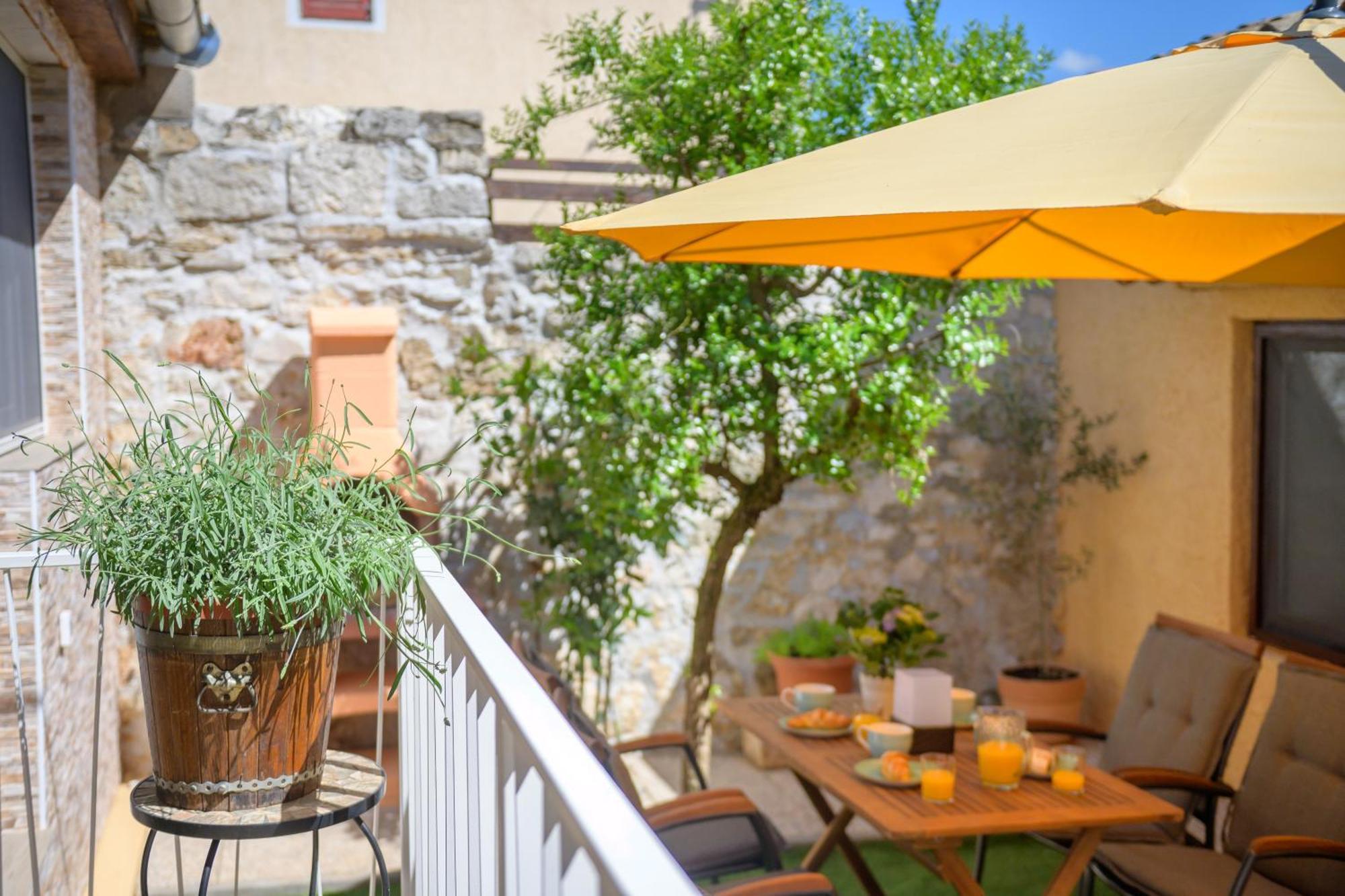 Apartman Dana Kastelir-Labinci エクステリア 写真