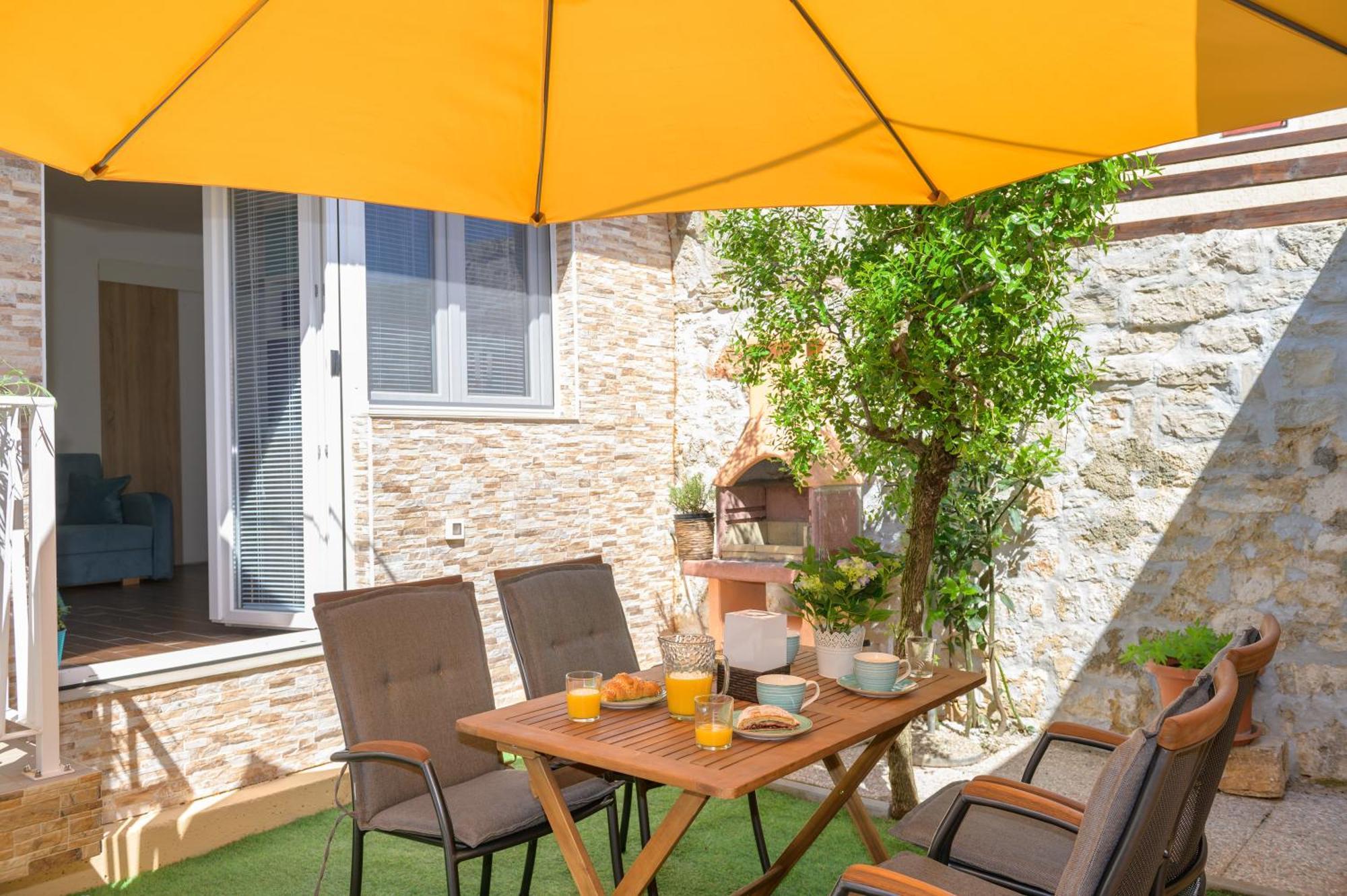Apartman Dana Kastelir-Labinci エクステリア 写真